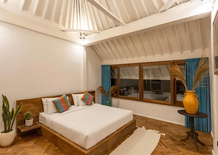 Villa 2 Bdr Villa, Walking Distance To Beach.