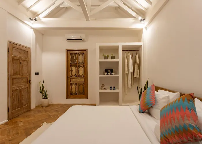 Villa 2 Bdr Villa, Walking Distance To Beach.