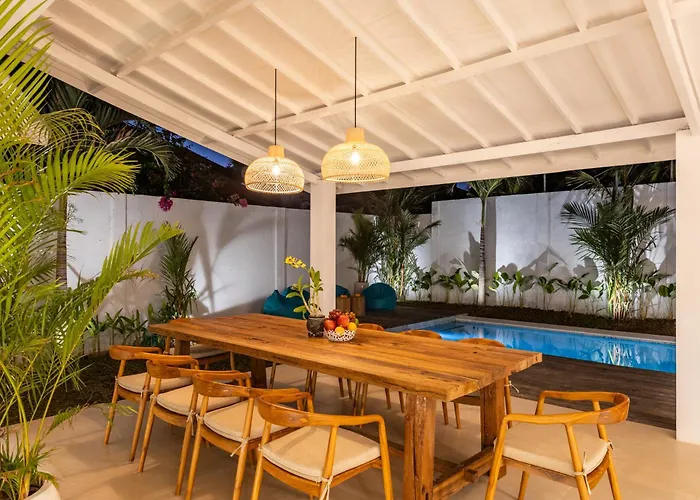 2 Bdr Villa, Walking Distance To Beach.