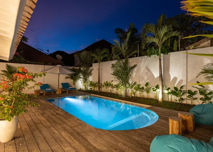 2 Bdr Villa, Walking Distance To Beach.