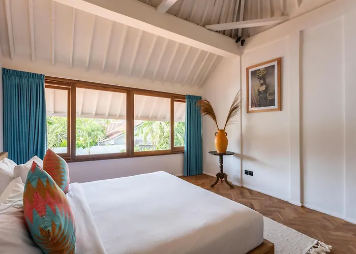 Villa 2 Bdr Villa, Walking Distance To Beach. *