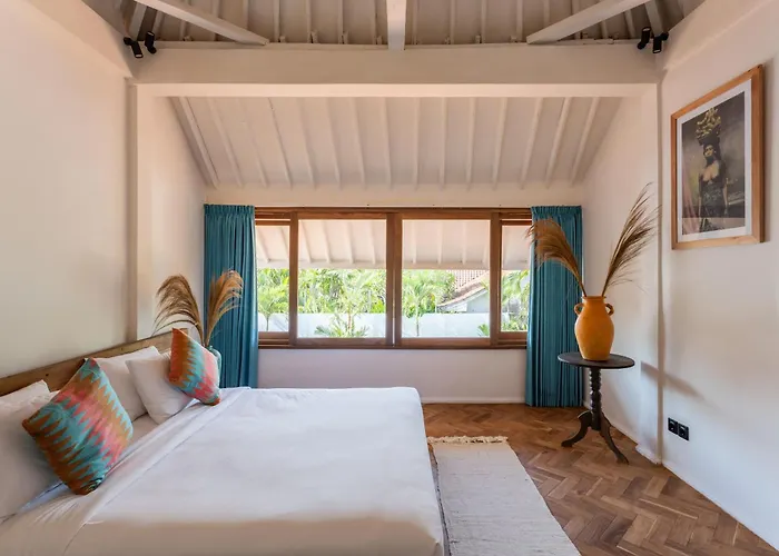 2 Bdr Villa, Walking Distance To Beach. Villa *