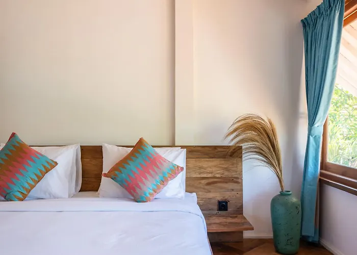 2 Bdr Villa, Walking Distance To Beach. Villa *