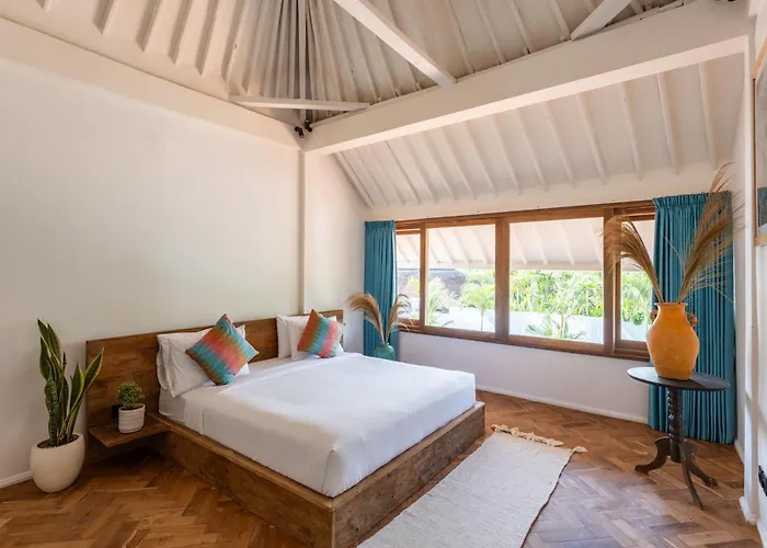 2 Bdr Villa, Walking Distance To Beach. Villa *