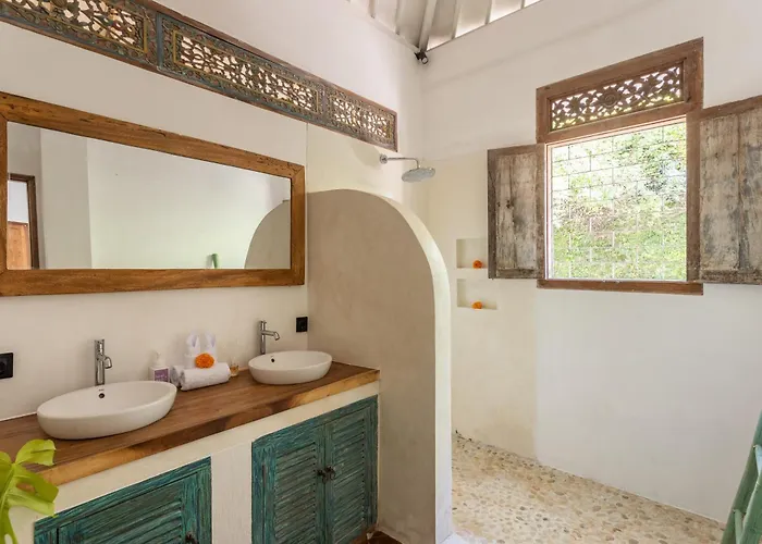 Villa 2 Bdr Villa, Walking Distance To Beach. Seminyak (Bali)