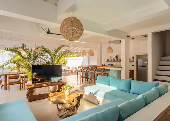 2 Bdr Villa, Walking Distance To Beach. *