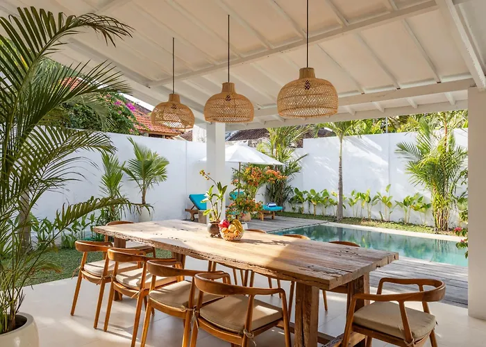 2 Bdr Villa, Walking Distance To Beach. Villa
